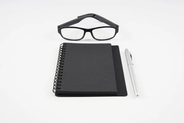 Óculos Manual Papel Caneta Superfície Branca — Fotografia de Stock