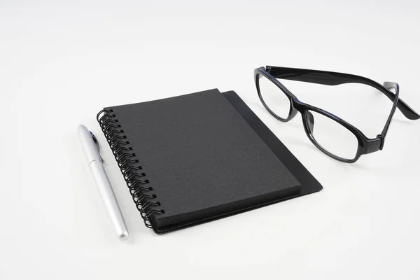 Gafas Graduadas Libro Texto Papel Bolígrafo Sobre Superficie Blanca —  Fotos de Stock
