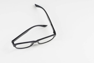 beyaz arka plan üzerinde nerd gözlük