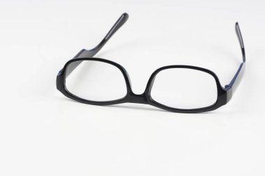 beyaz arka plan üzerinde nerd gözlük