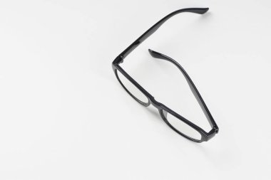 beyaz arka plan üzerinde nerd gözlük