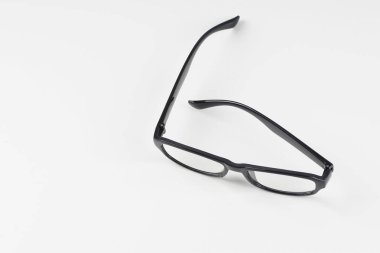 beyaz arka plan üzerinde nerd gözlük