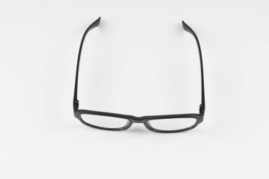 beyaz arka plan üzerinde nerd gözlük