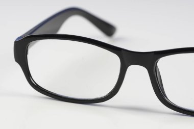 beyaz arka plan üzerinde nerd gözlük