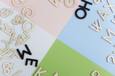 Rastgele alfabe harfleri arka plan, ev 