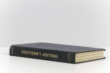 Beyaz yüzey üzerine stüdyo fotoğrafı, İngilizce