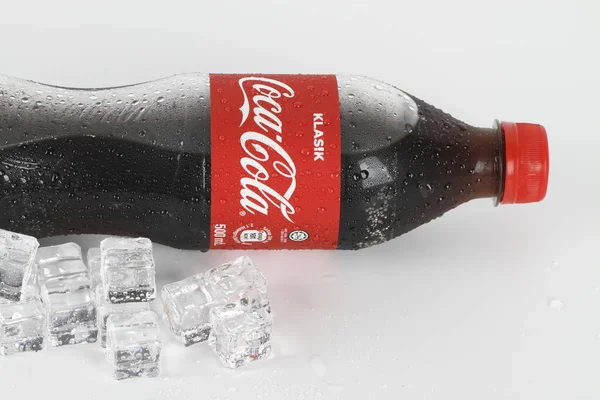 Garrafa Plástico Coca Cola Cubos Gelo — Fotografia de Stock