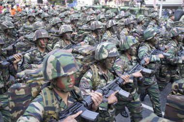 Kuala Lampur, Merdeka Günü, Malezya Ulusal günü, ordu kamuflaj üniformagiyiyor 
