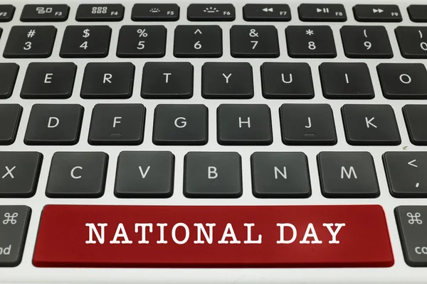 Κόκκινο Κουμπί Εθνικής Ημέρας Στο Πληκτρολόγιο Laptop — Φωτογραφία Αρχείου