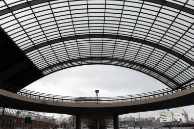 Şehrin modern binası