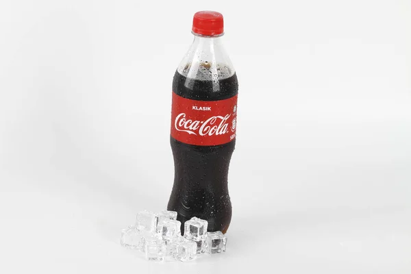 Bottiglia Plastica Coca Cola Cubetti Ghiaccio — Foto Stock