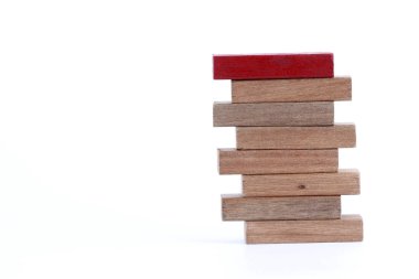 Beyaz arkaplanda izole ahşap tahtalar 