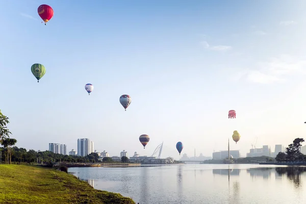 Putrajaya Malajzia Március 2017 Város Látképe Hőlégballonokkal Myballoonfiesta 2017 Alatt — Stock Fotó