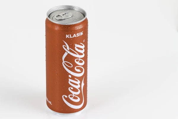 Coca Cola Pode Isolado Fundo Branco — Fotografia de Stock
