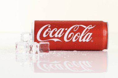 Coca-Cola beyaz Arka Plan üzerinde izole olabilir