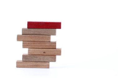 Beyaz arkaplanda izole ahşap tahtalar 