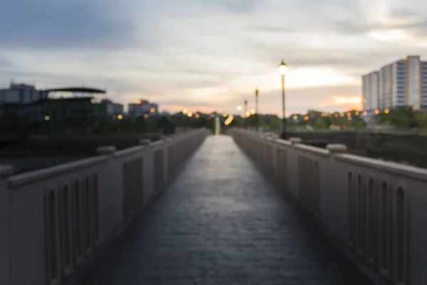 Vista Turva Passarela Cidade Durante Pôr Sol — Fotografia de Stock