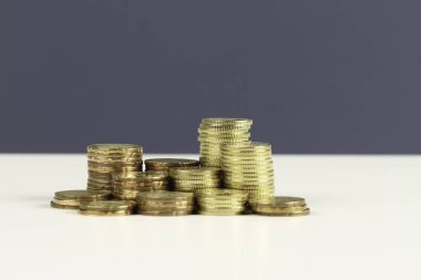 stüdyoda altın para sikke 