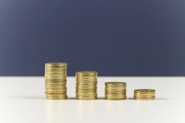 stüdyoda altın para sikke 