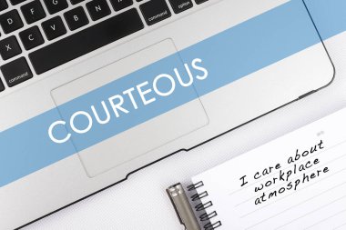 açık ders kitabı günlüğü sayfası ve kalemi ile işyeri tablosu 