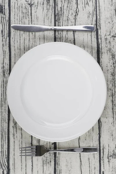 Ein Leerer Teller Über Holztisch Und Messer Mit Gabel — Stockfoto