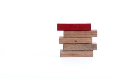 Beyaz arkaplanda izole ahşap tahtalar 