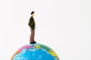 adam heykelcik oyuncak ile küçük dünya gezegen dünya oyuncak stüdyo çekim 