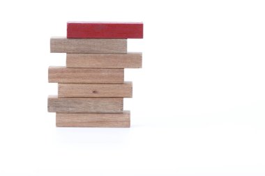 Beyaz arkaplanda izole ahşap tahtalar 