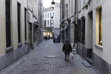 Şehirde genç bir çift