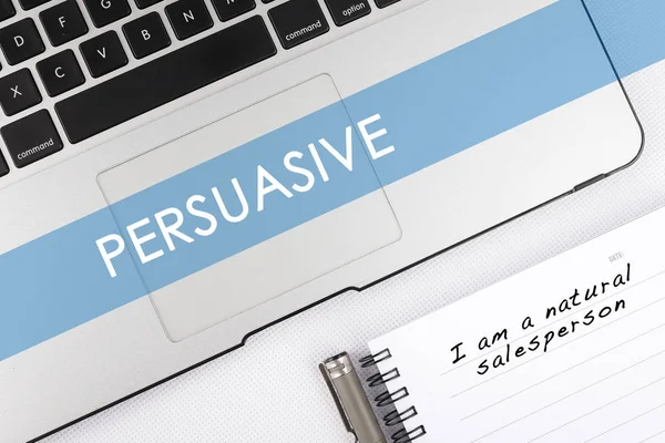 Kelime ikna edici, kişilik özelliği kavramına sahip dizüstü bilgisayar ve defter