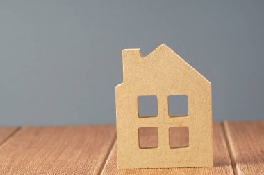 pencereli karton kağıt kesme ev 