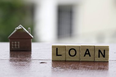 kredi, küçük ahşap küpler, metal ev oyuncak 