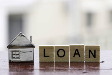 kredi, küçük ahşap küpler, metal ev oyuncak 