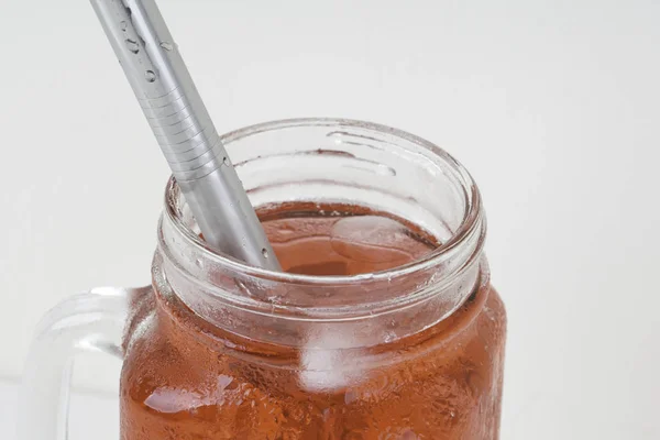 Ice Tea Drink Glasburk Med Metallisk Halm Närbild — Stockfoto