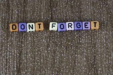 harflerle renkli küçük boncuklar unutmayın