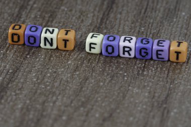 harflerle renkli küçük boncuklar unutmayın