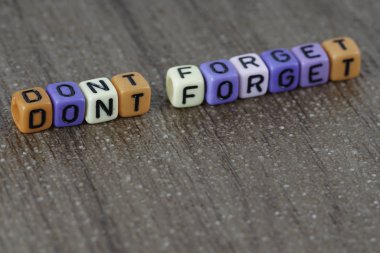 harflerle renkli küçük boncuklar unutmayın