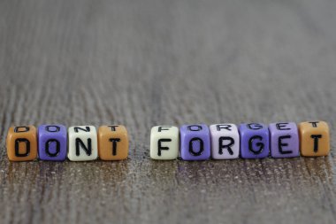 harflerle renkli küçük boncuklar unutmayın