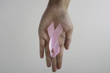 elinde pembe aids şerit