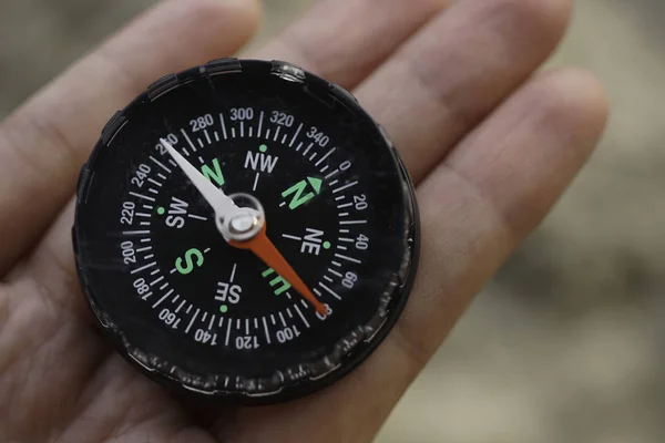 Close Person Hand Holding Travel Navigation Compass — Stock Photo, Image