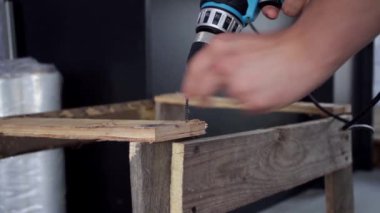 Kırılgan kargo göndermek için çerçevenin montajı, sıkma vidaları