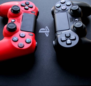 Ps4 konsol arka plan. Playstation 4 kumandaları. Sony oyun konsolu
