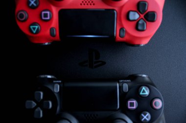 Ps4 konsol arka plan. Playstation 4 kumandaları. Sony oyun konsolu