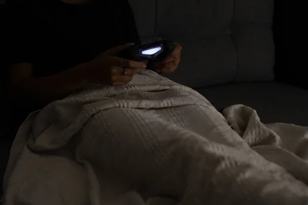 Guy Girl Play Playstation Plowing Blanket Evening — Stock Photo, Image