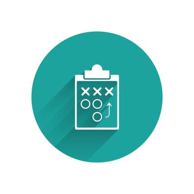 Uzun gölge ile izole beyaz Planlama Strateji kavramı simgesi. Futbol veya Amerikan Futbol Kupası oluşumu ve taktik. Yeşil daire düğmesi. Vektör Illustration