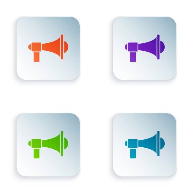 Beyaz arka planda izole renkli megafon simgesi. Yüksek sesle konuşma uyarısı kavramı. Ağızlık için Bullhorn çığlık promosyonu. Renkli kare düğmeleri simgeleri ayarlayın. Vektör Illustration