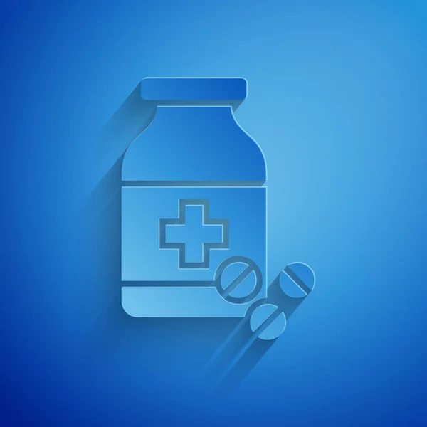 Papier gesneden geneeskunde fles en pillen pictogram geïsoleerd op blauwe achtergrond. Fles pil teken. Apotheek ontwerp. Papier kunststijl. Vector illustratie — Stockvector