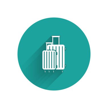 Seyahat simgesi için beyaz bavul uzun gölgeli izole edilmiş. Seyahat bagaj tabelası. Seyahat bagaj ikonu. Yeşil daire düğmesi. Vektör İllüstrasyonu