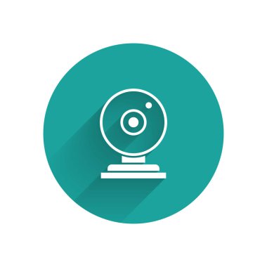 Beyaz Web kamera simgesi uzun gölgeli izole edilmiş. Sohbet kamerası. Web kamerası simgesi. Yeşil daire düğmesi. Vektör İllüstrasyonu