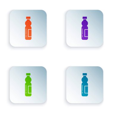 Beyaz arka planda izole su simgesi renk şişesi. Soda su içeceği işareti. Renkli kare düğmeleri simgeleri ayarlayın. Vektör Illustration